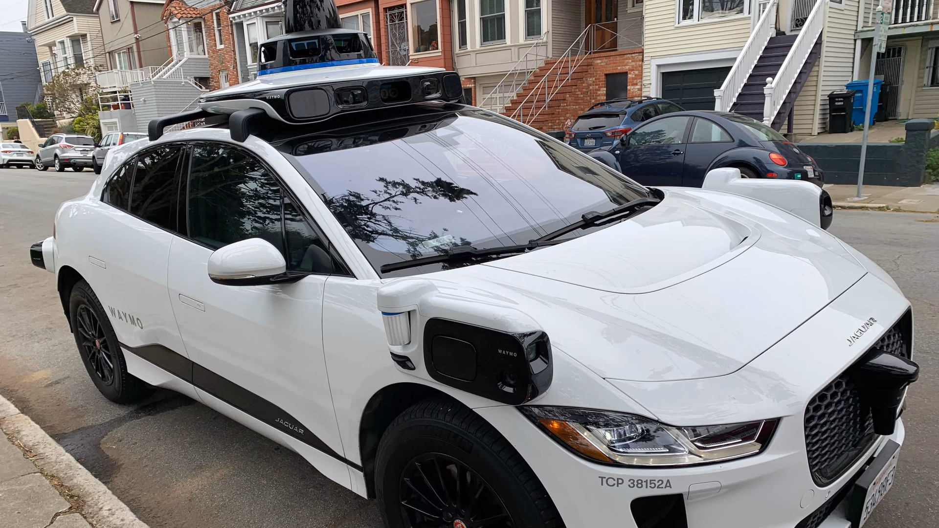 Are taxi drivers required to take fares to SFO?