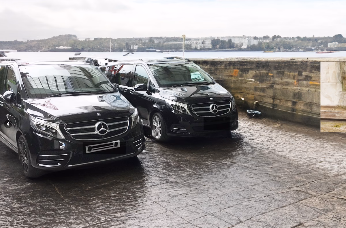 Do Bristol minibus taxis offer 8 seater to 32 seater?