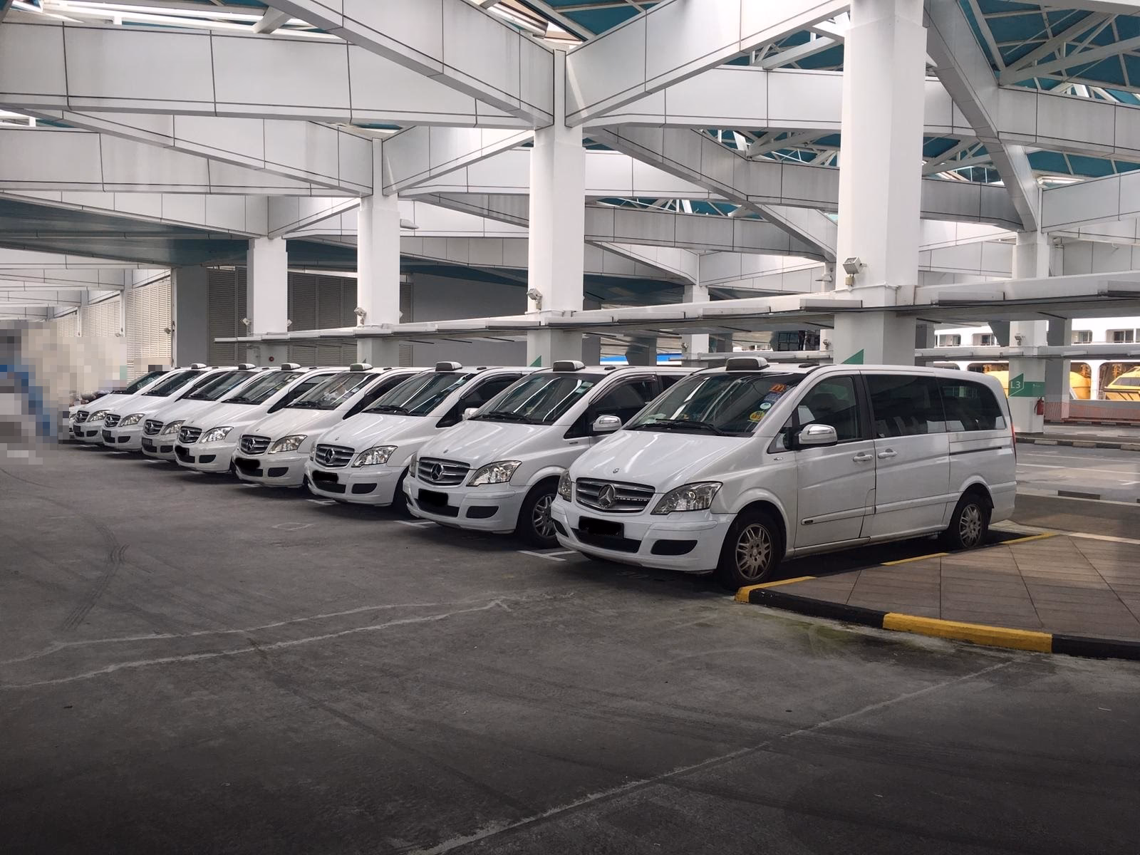 Does Singapore have a 7 seater taxi service?