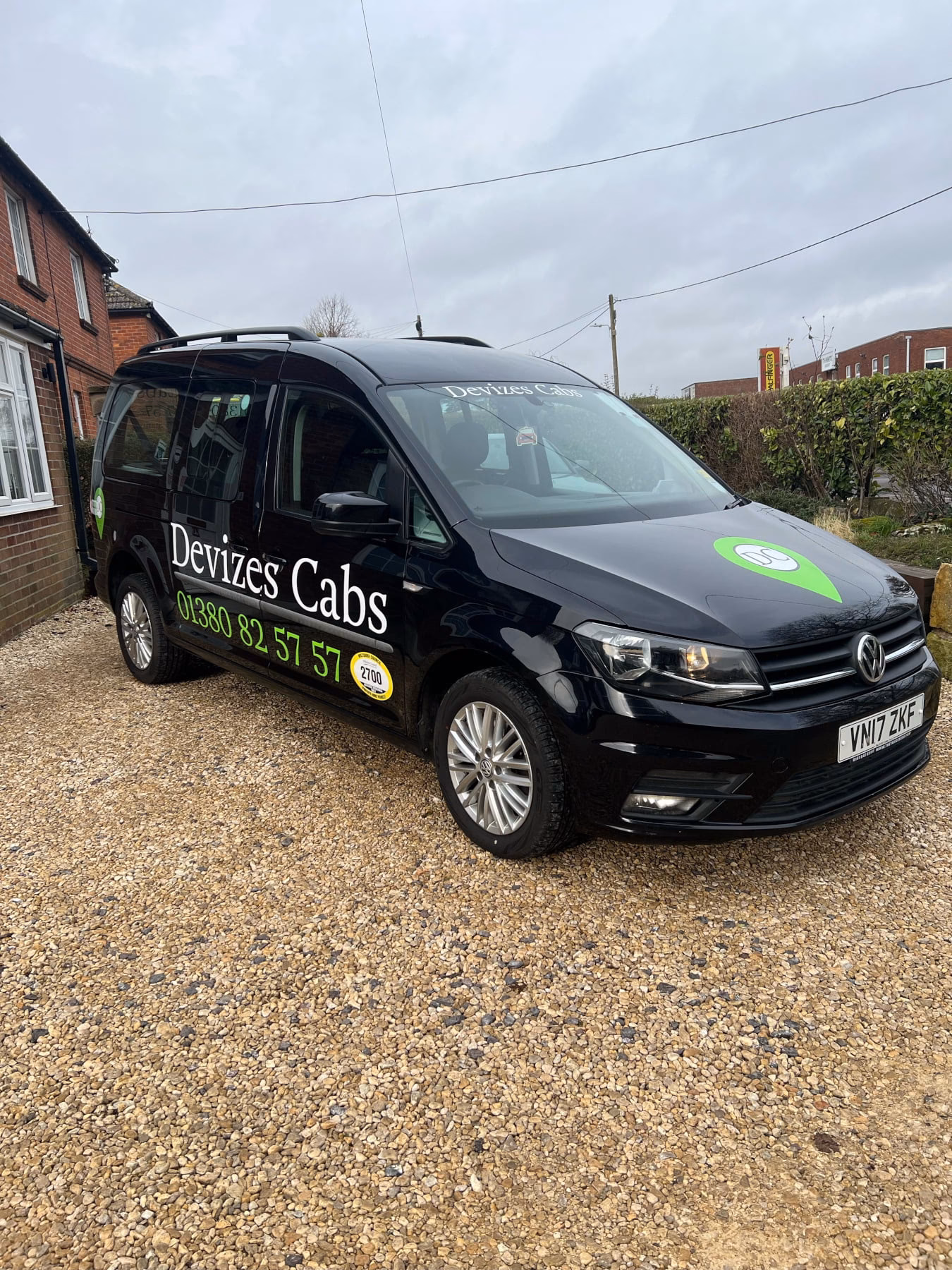 What makes Devizes a good taxi service?