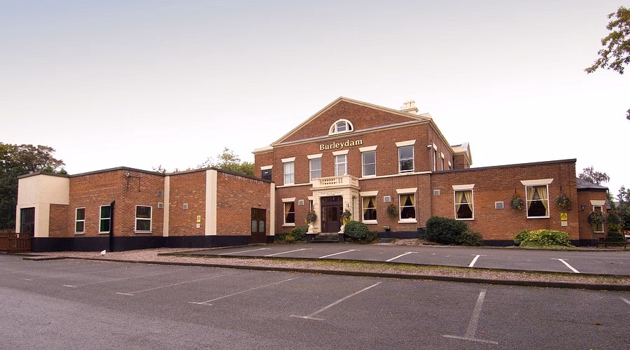 Does Premier Inn Wirral (Greasby) have parking?