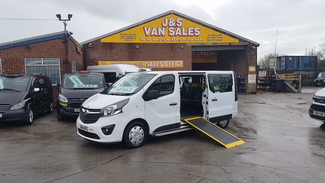How many used 8 seater Vauxhall Vivaro life cars are available?