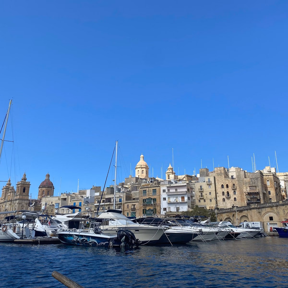 Are there ferries in Malta?