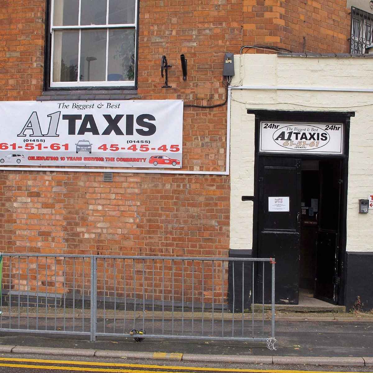 How do I book a taxi in Hinckley?