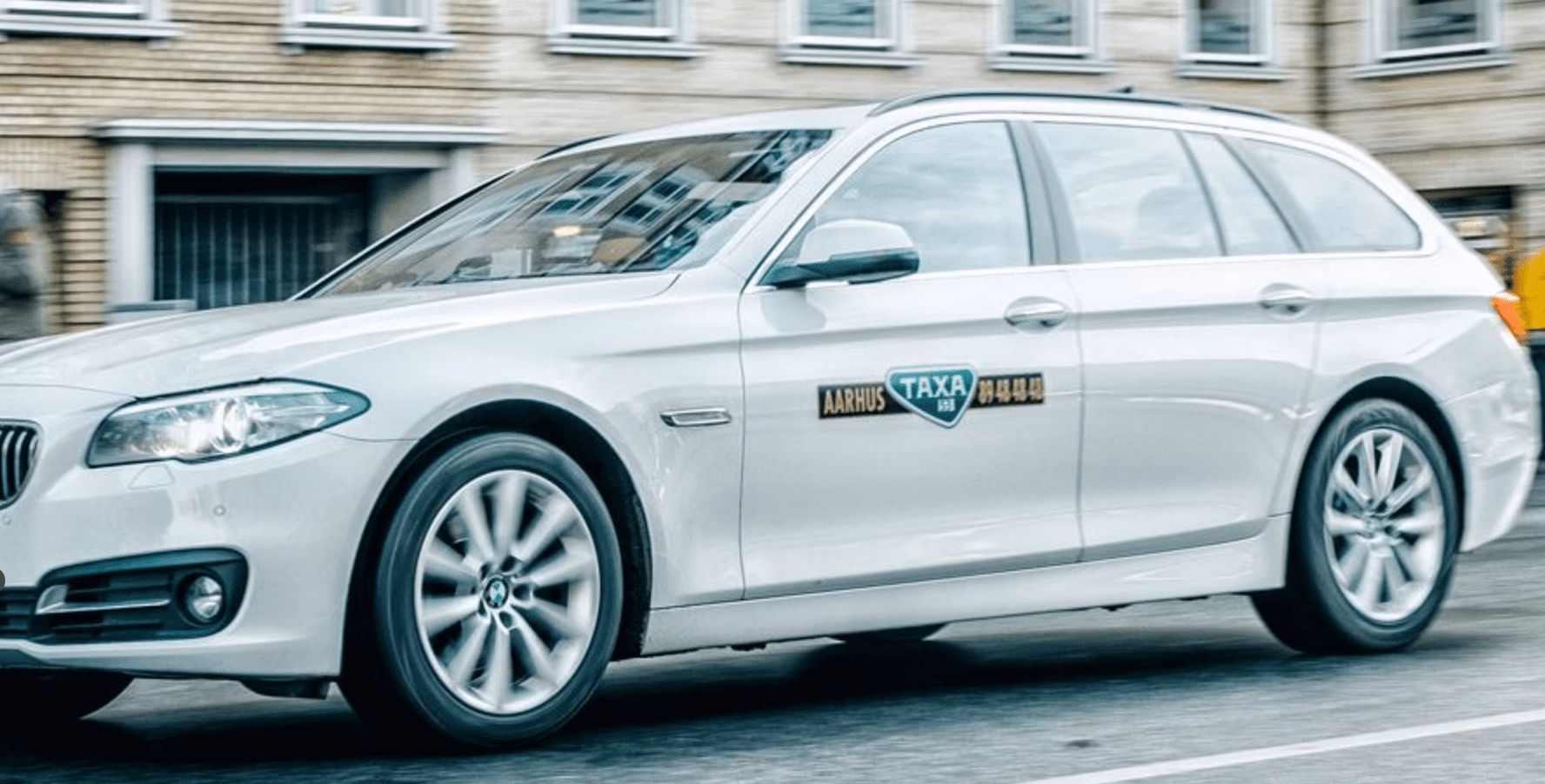 How do I choose a taxa service in Aarhus?