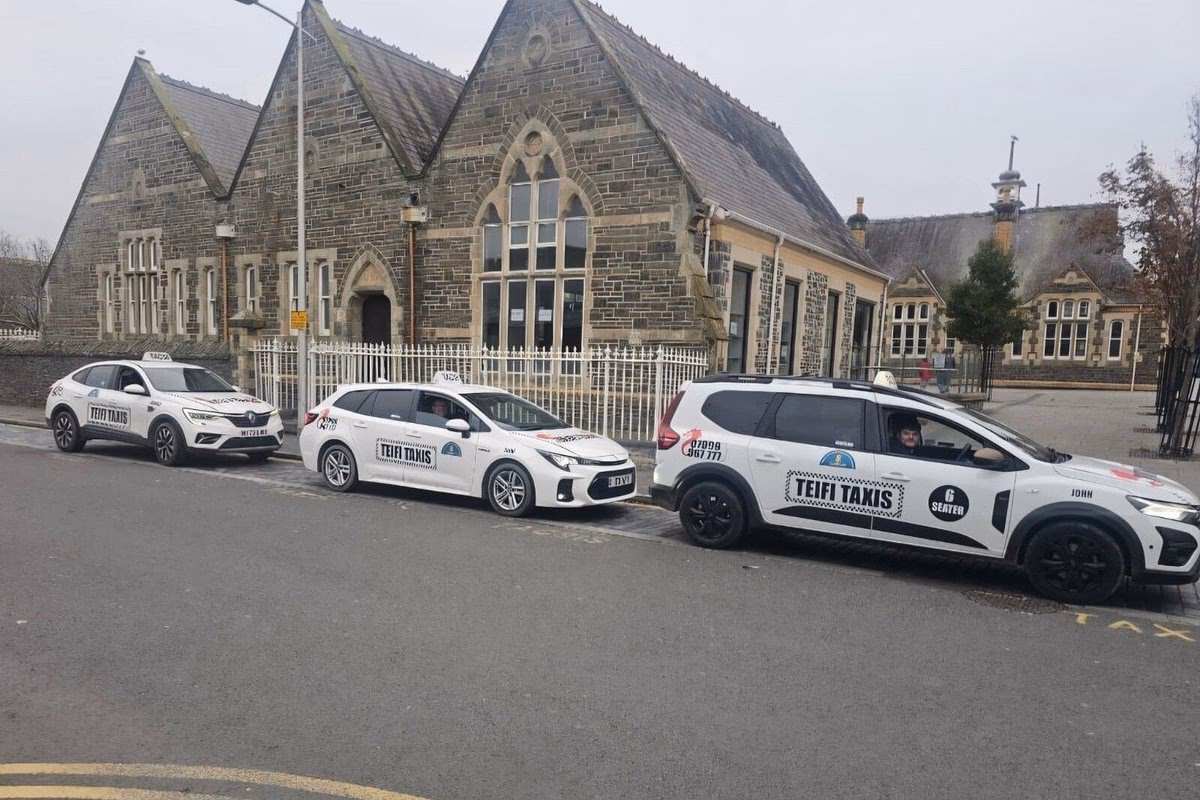 Where can I catch a taxi from Aberaeron to Tregaron?