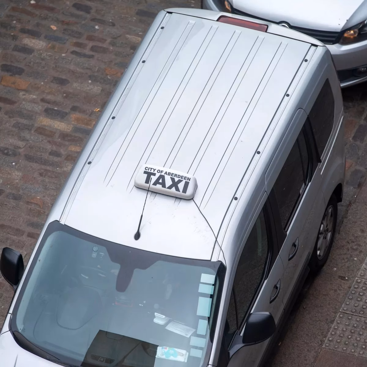 How do I apply for a taxi driver's licence in Aberdeen?