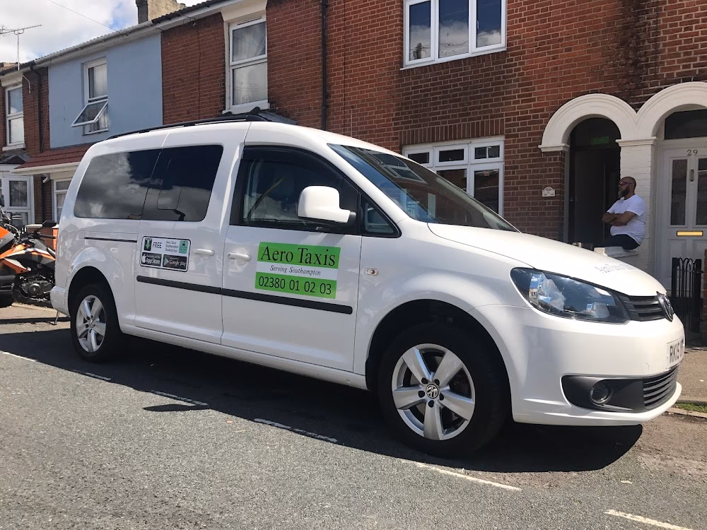 Are Aero taxis a good choice to travel from Gatwick?