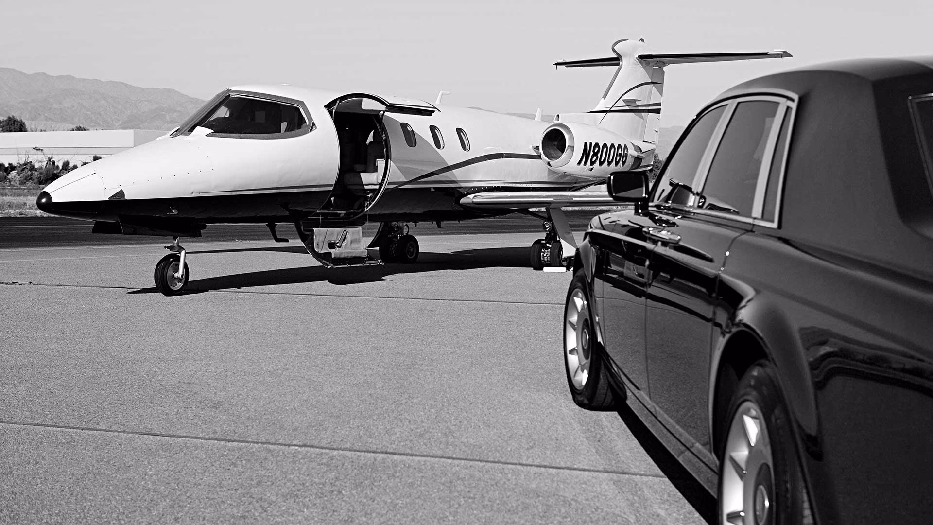 What is the best airport shuttle service from RSM to LAX?