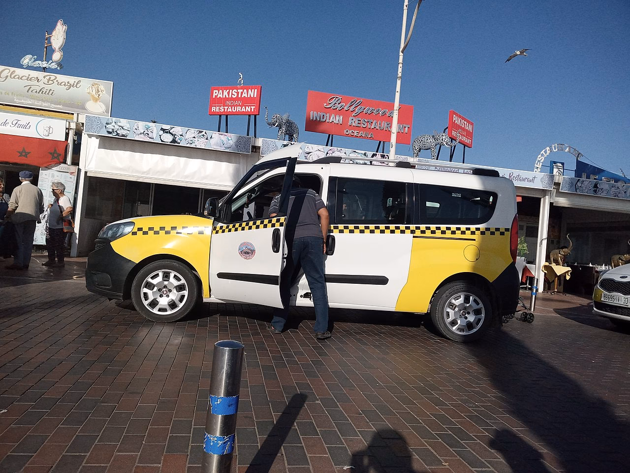 How to get from Agadir to Taroudant?