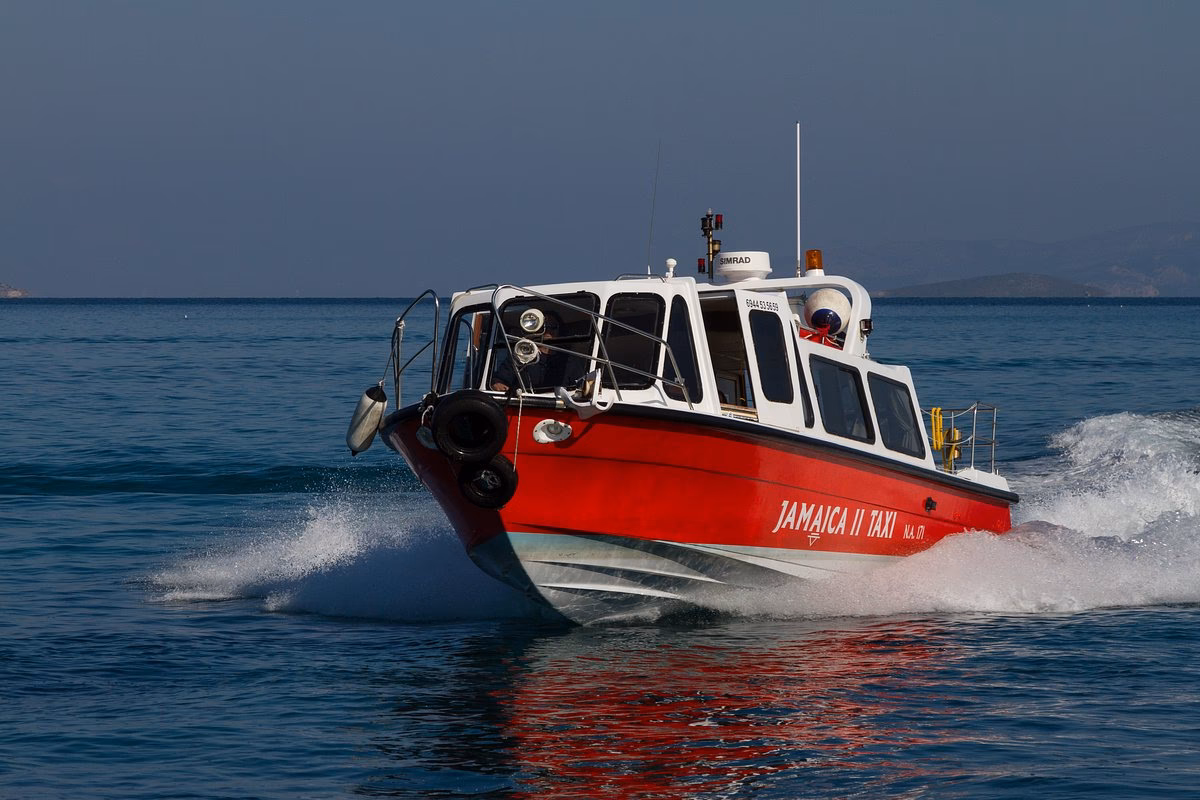 What services does Agistri water taxi provide?