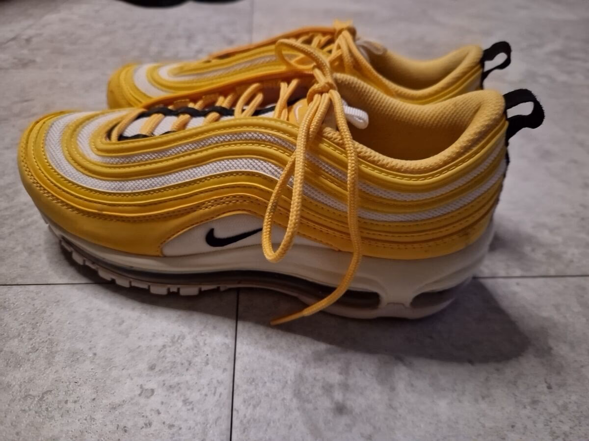 How do I choose a Nike Air Max 97 trainer?