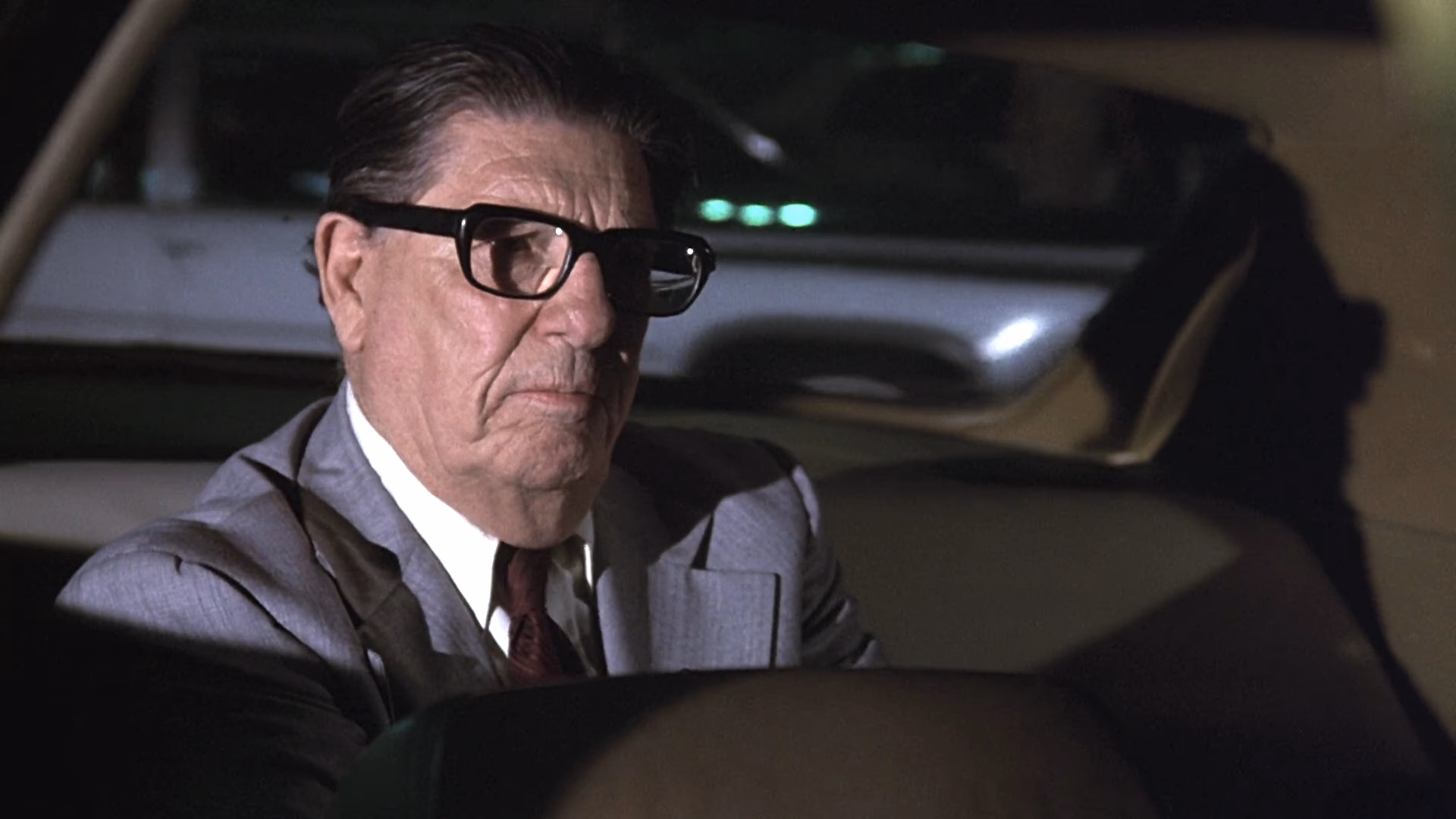 What happens in a taxi in 'boys & friends'?