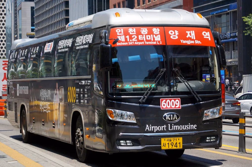 How do I book a private taxi in Seoul?