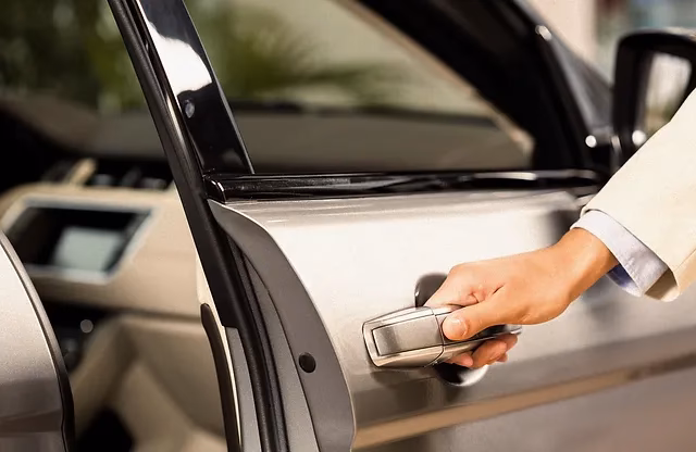 How to get from Hemel to heathtrow airport?