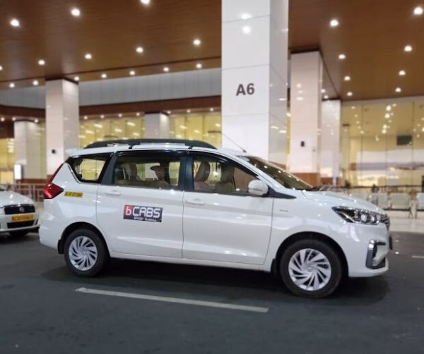 Who provides sanitized Cochin airport taxi services 24x7?