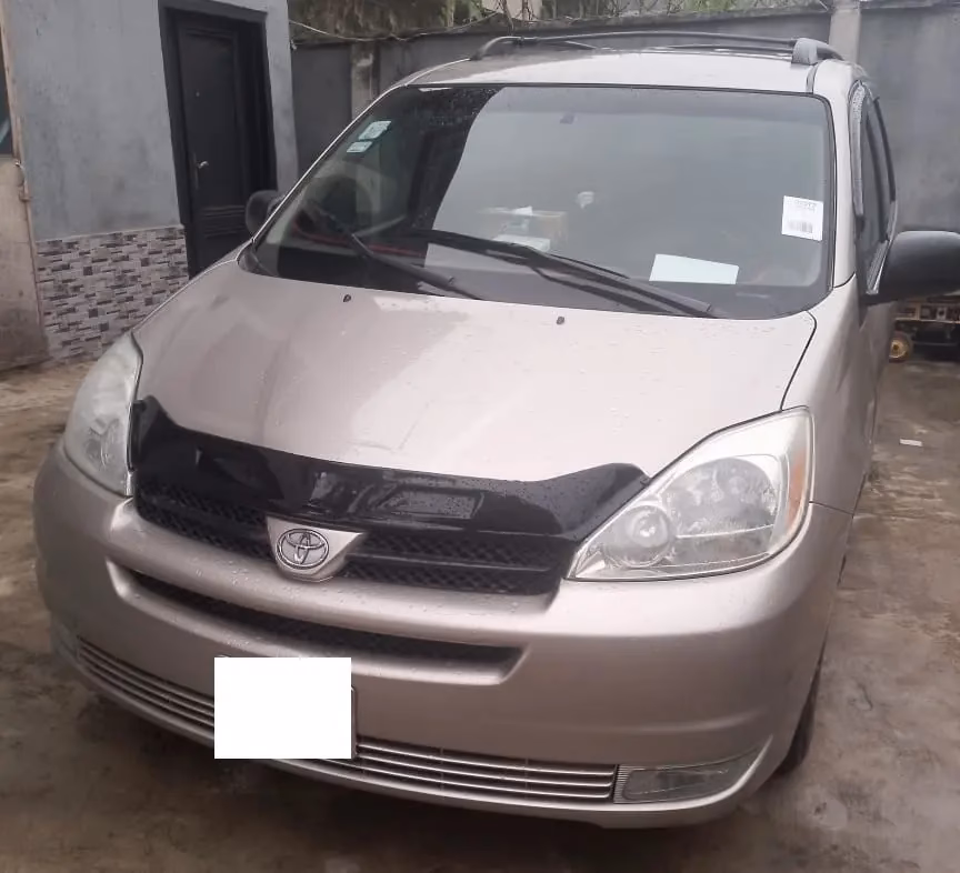 What services do airport taxi services offer in Lagos Nigeria?