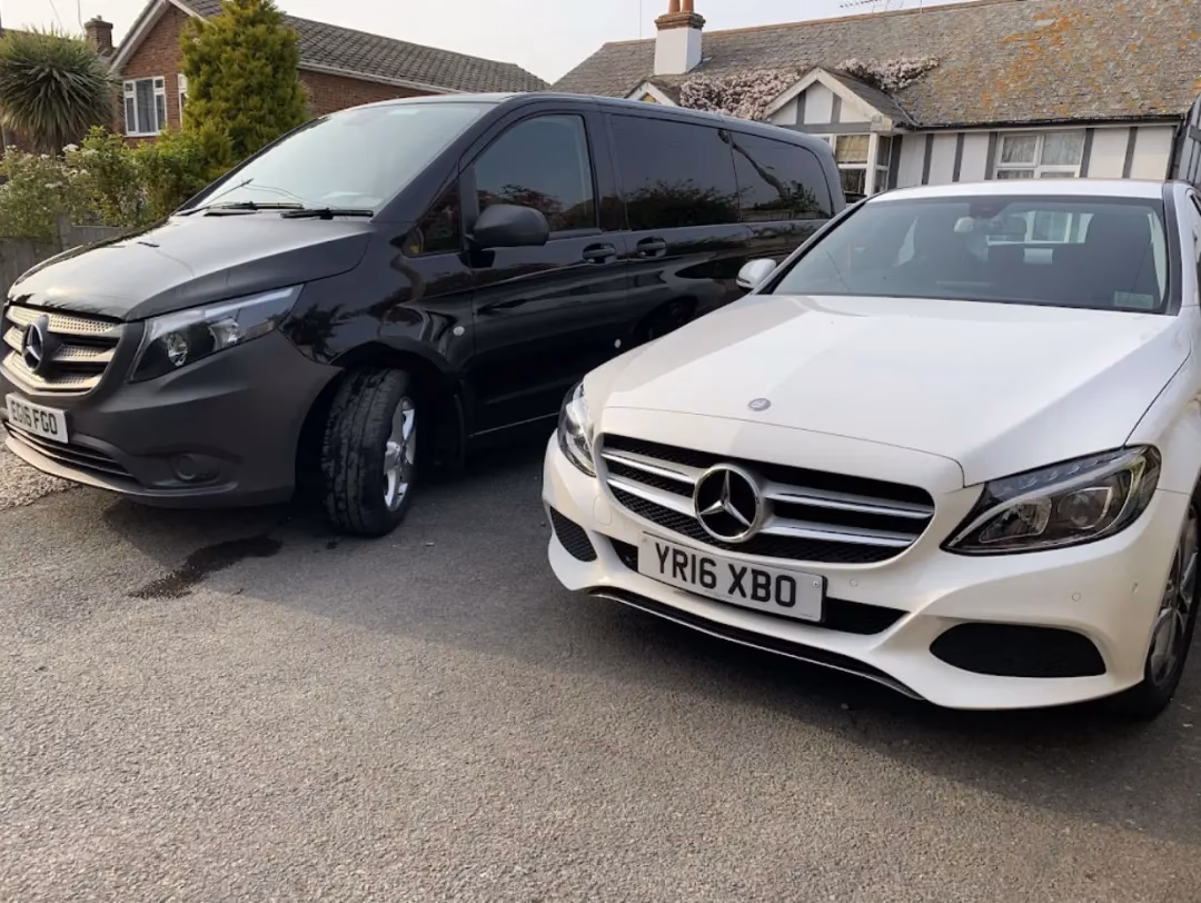 Who are the best airport transfer taxis in Dunstable?