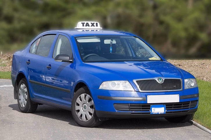 Why should you choose a professional airport transfer service in Falkirk?