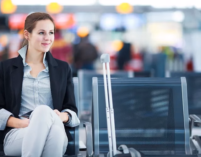 Which airport is closest to Hinckley?