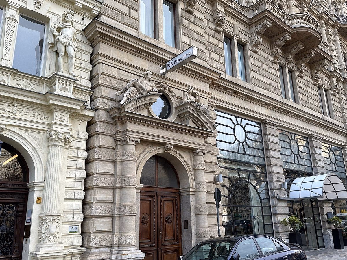 Where is the K+K Palais Hotel in Vienna?