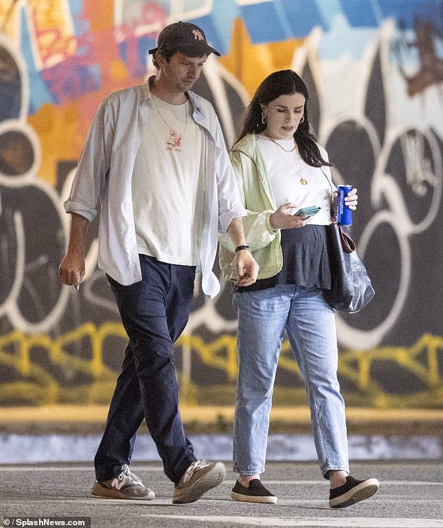 Who are the actors in Aisling Bea?