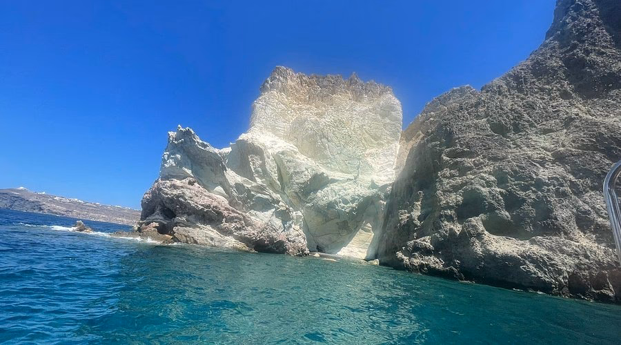 How much is travel from RAF Akrotiri to RAF Brize Norton?