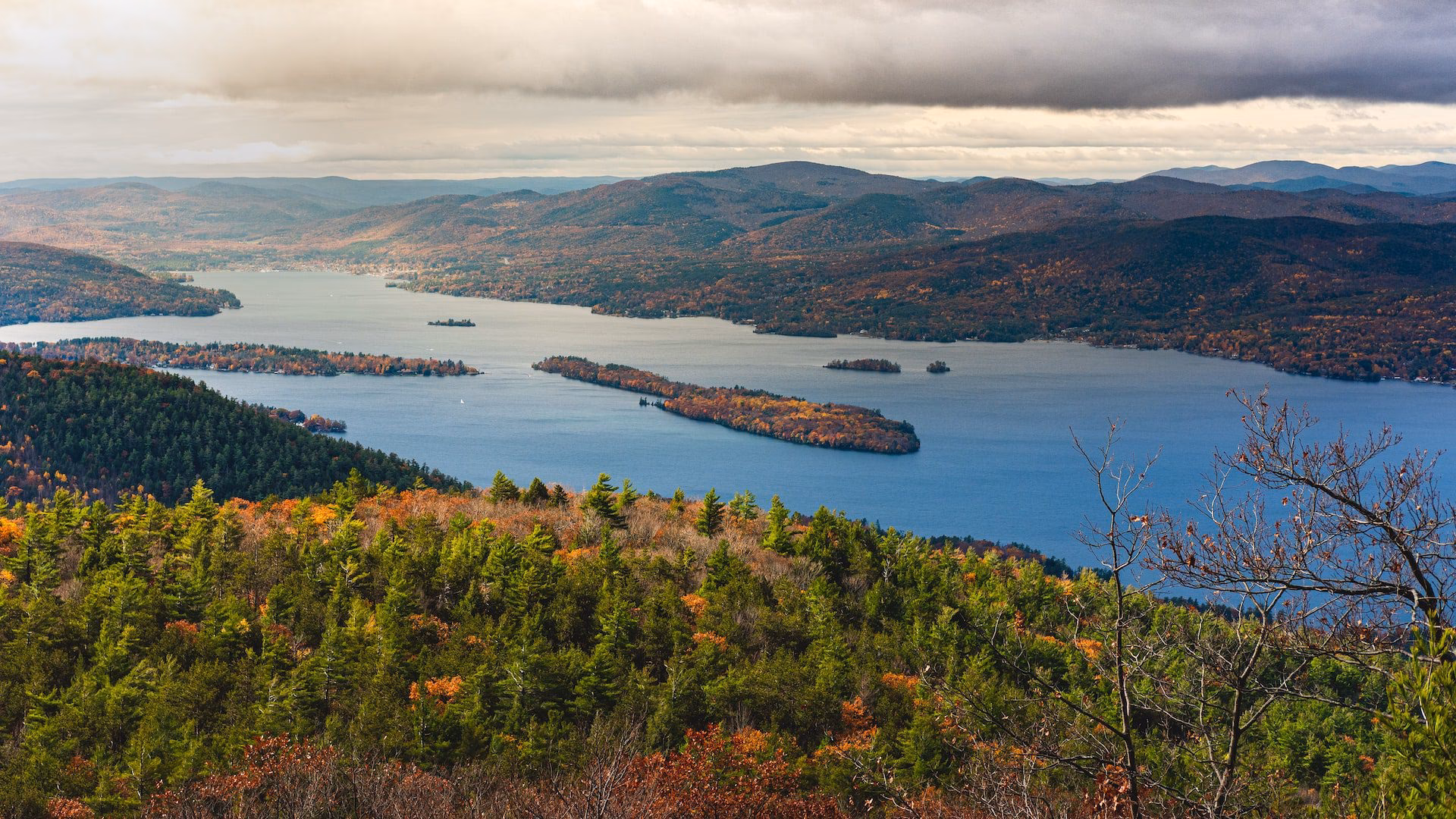 Is there a train from Saratoga Springs to Albany?