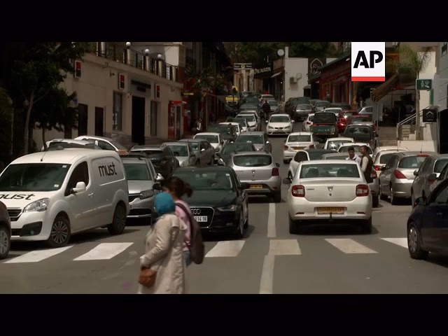 How much is a taxi from Algiers airport to the centre?