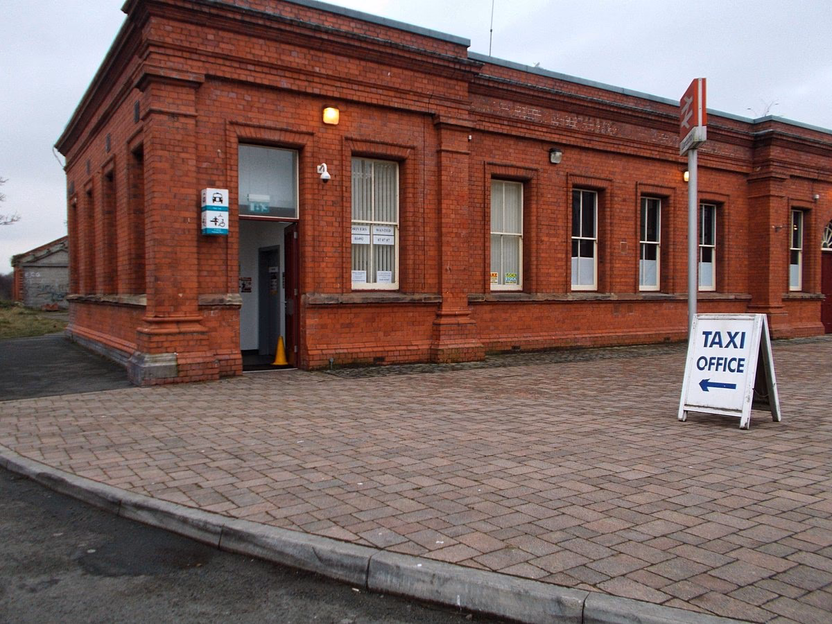 How many locations does the Llandudno Heritage Trail take?