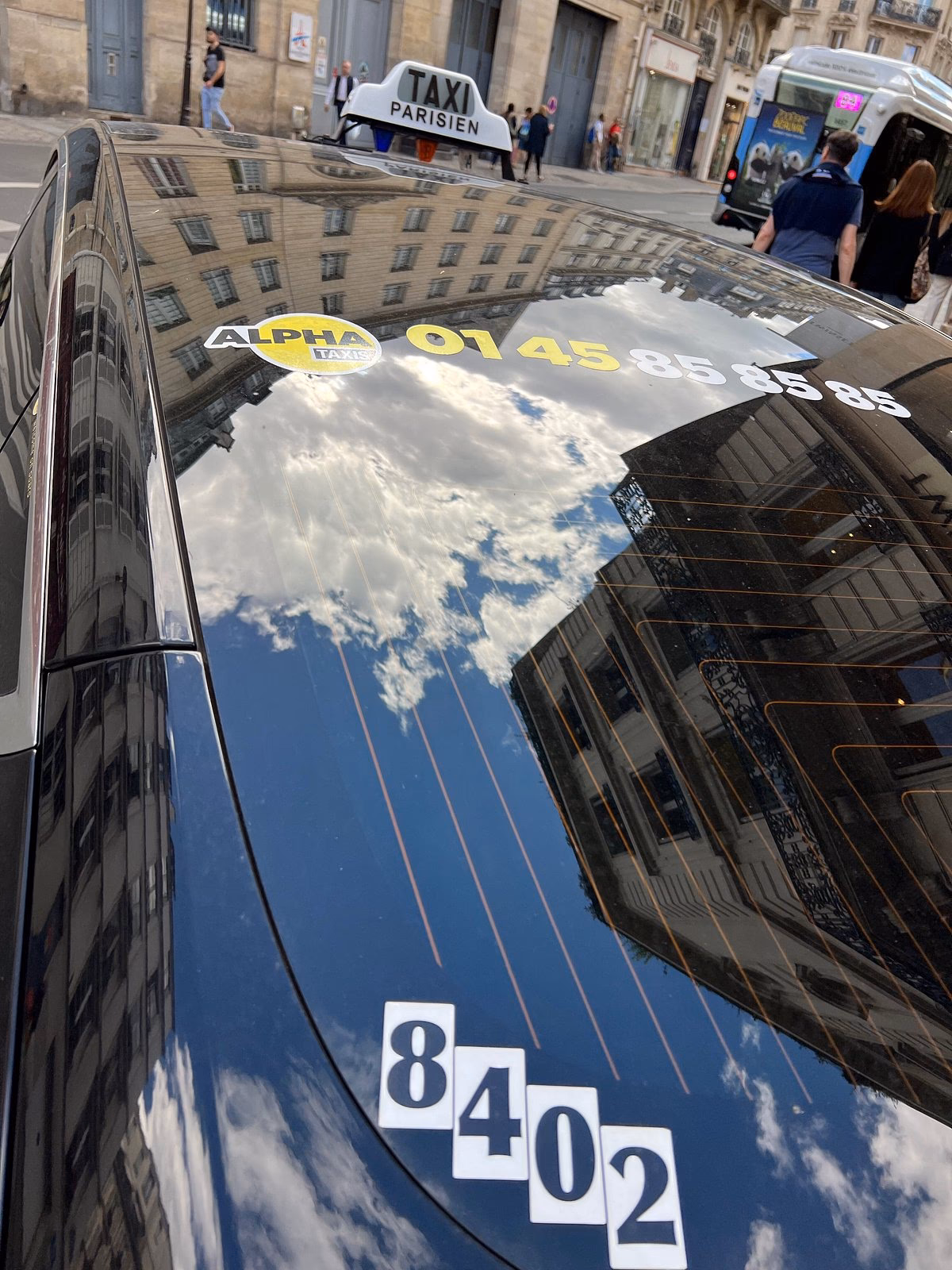 Comment contacter un chauffeur de taxi en région parisienne?