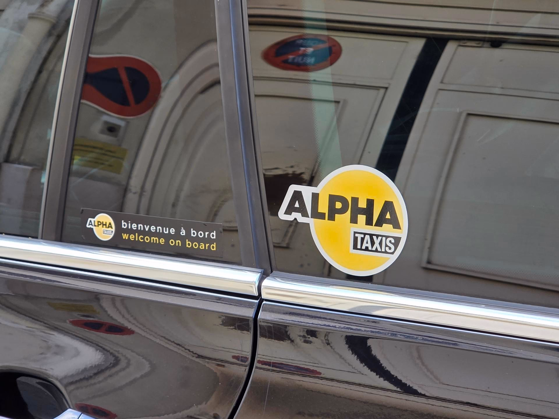 Quelle est la note moyenne de Alpha Axis ?