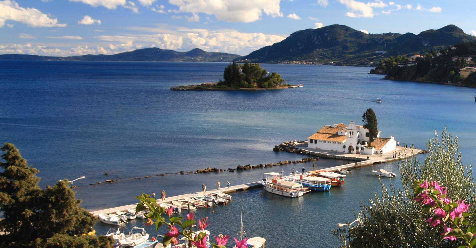 How to get around in Corfu?