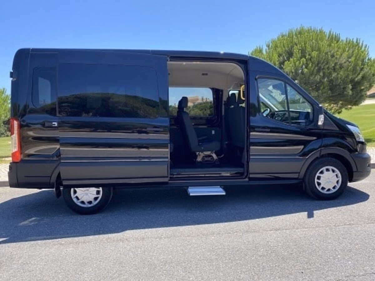 How far is Alvor from Zoomarine?