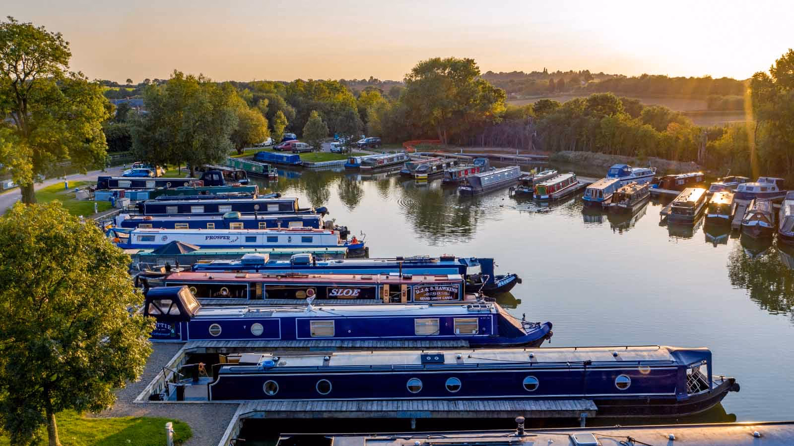 Can I take a narrowboat holiday from Alvechurch Marina?
