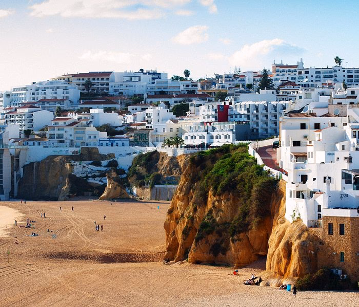 How to get from Alvor to Albufeira?