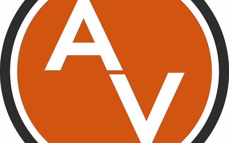 Do Amber voyage taxi drivers speak English?