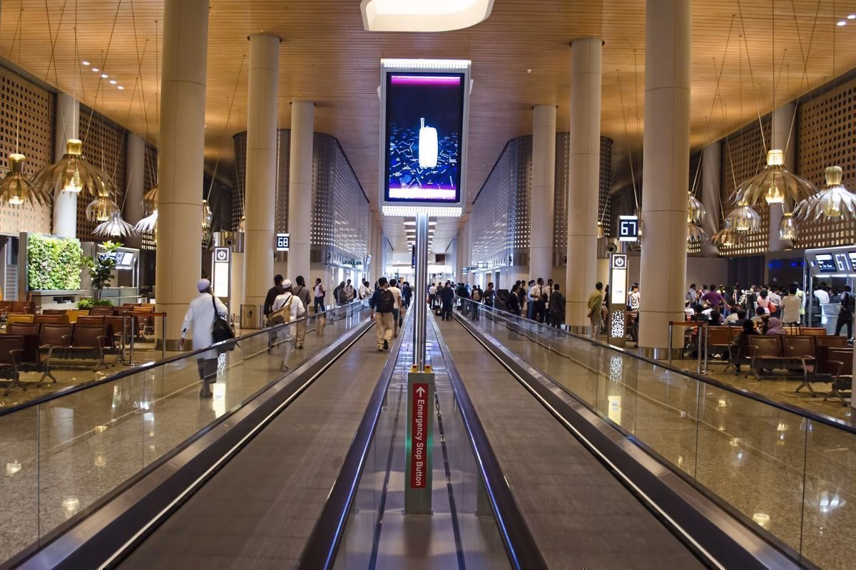 How to get from Andheri to Mumbai airport (Bom)?