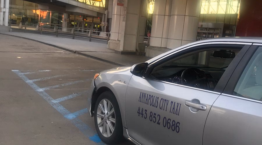 How many cab companies are there in Annapolis?