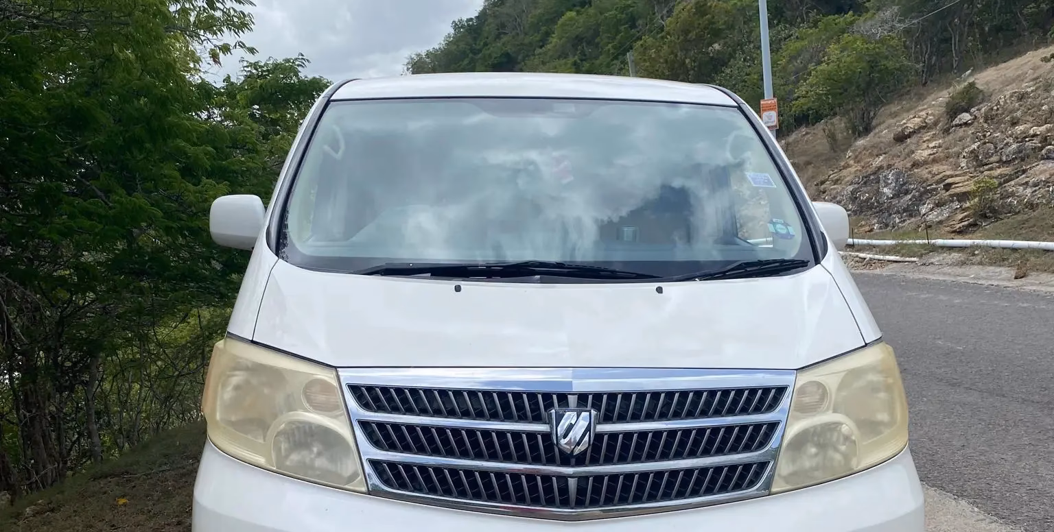 How to get around in Antigua & Barbuda?