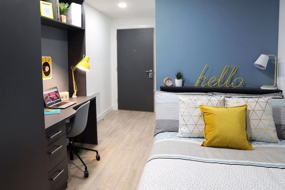 Why should you book a stay at Beckett House?