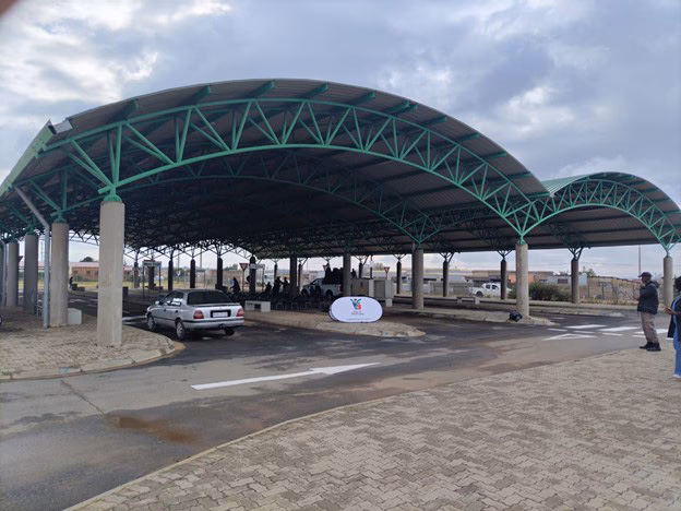 How do taxi ranks work in London?