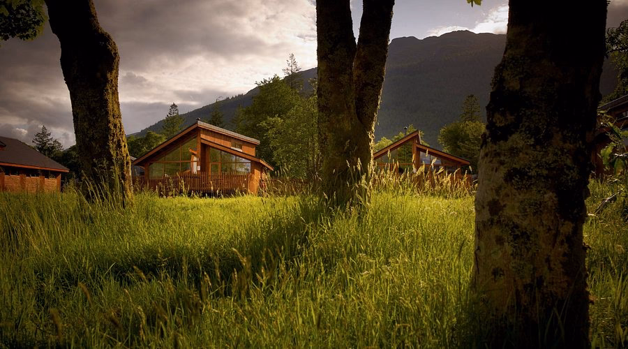 What companies run services between Glasgow and Ardgartan?