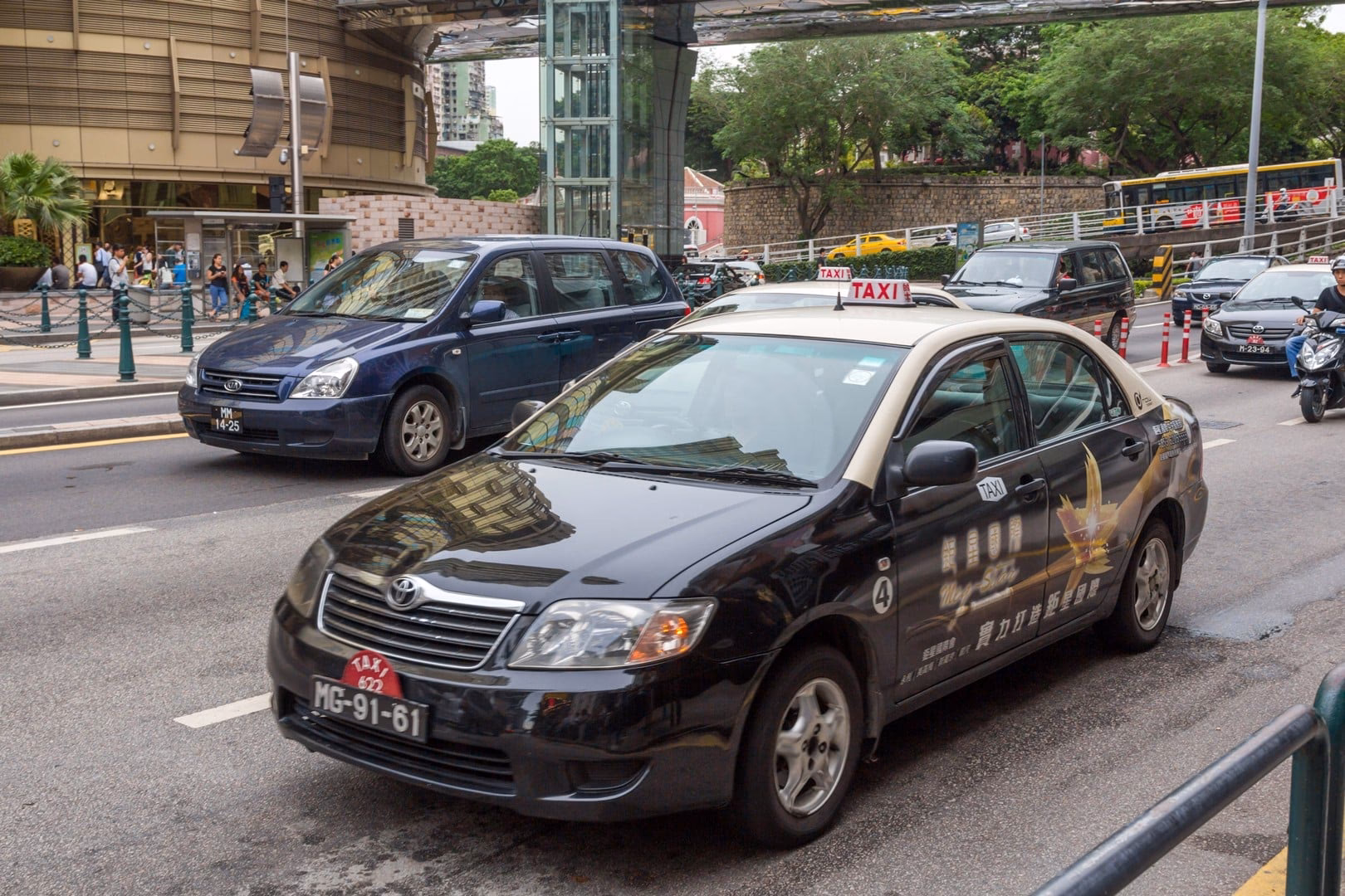 How to get a taxi in Macao?