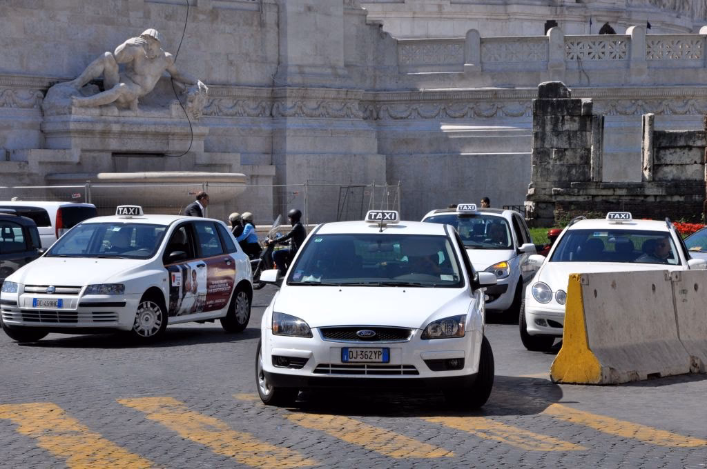 How to estimate taxi price in Italy?