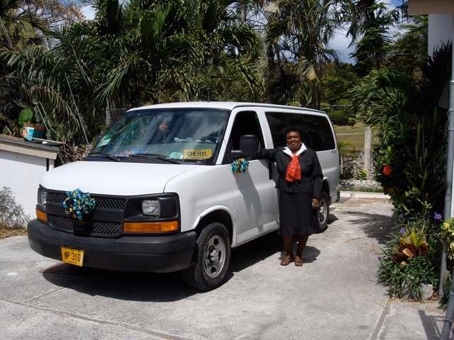 Are taxis regulated in the Bahamas?