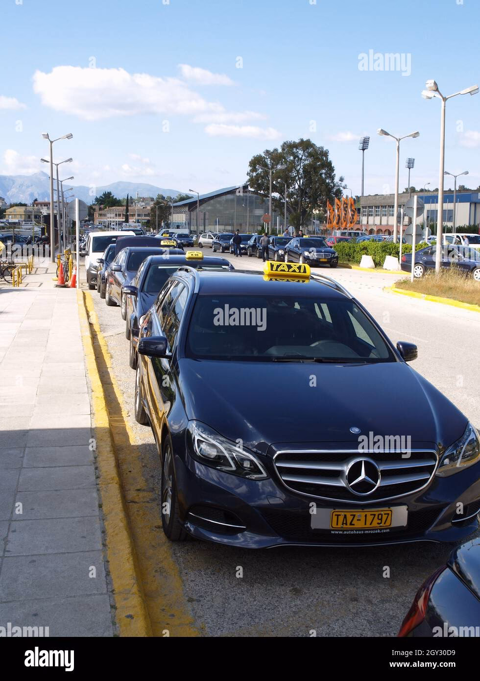 How to get to Corfu city center from CFU airport?