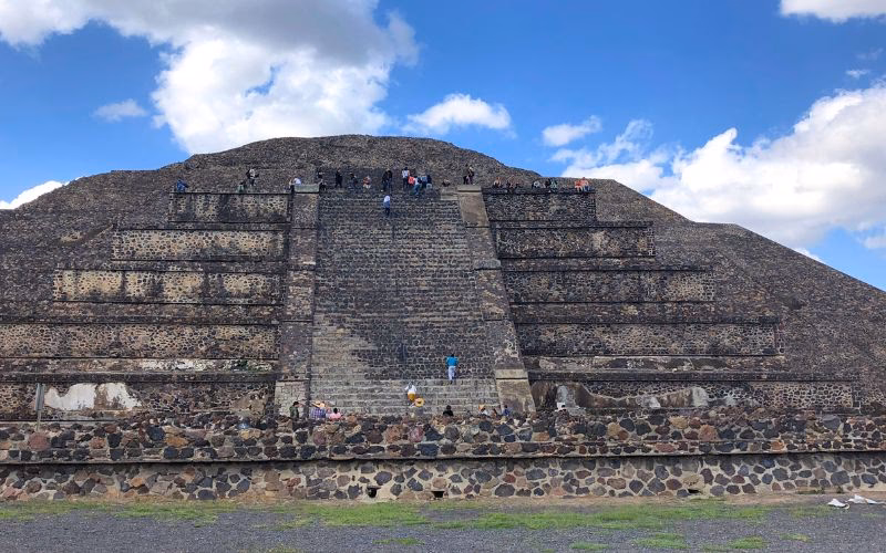 Is there a bus from Mexico City to Teotihuacán?