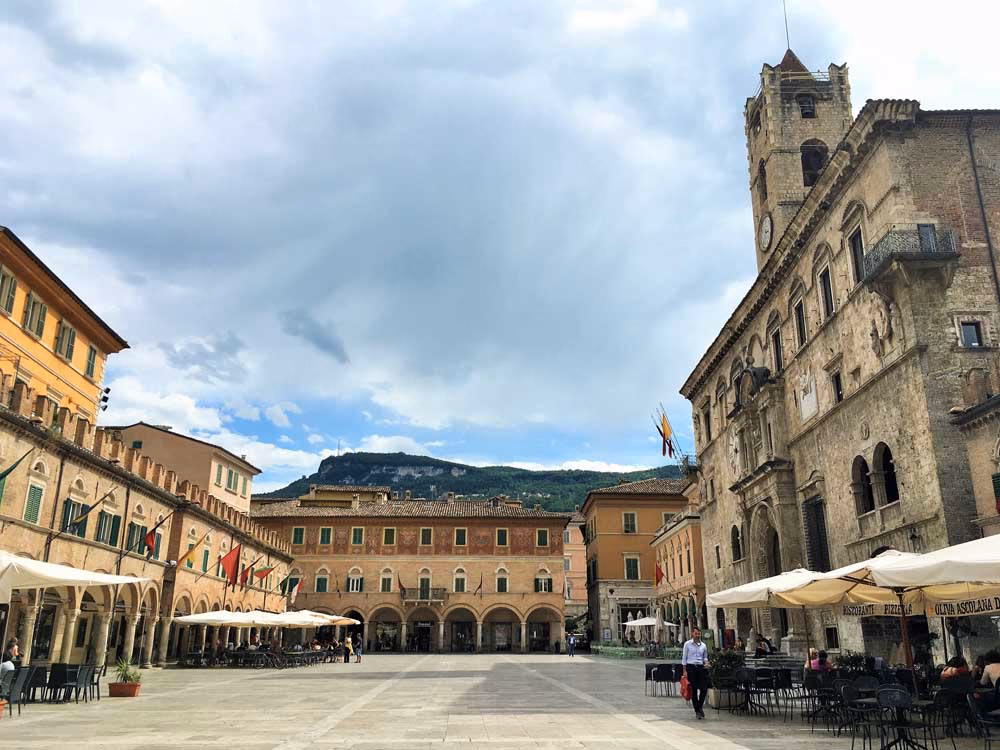 How much does a taxi cost in Cagliari?