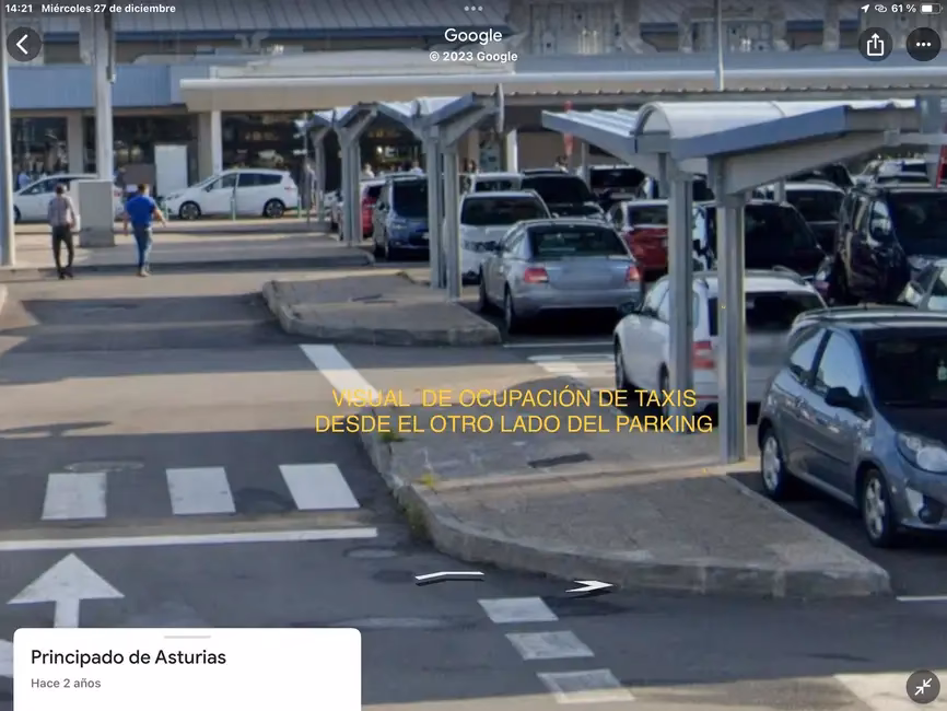 Does Asturias Airport have a taxi stand?
